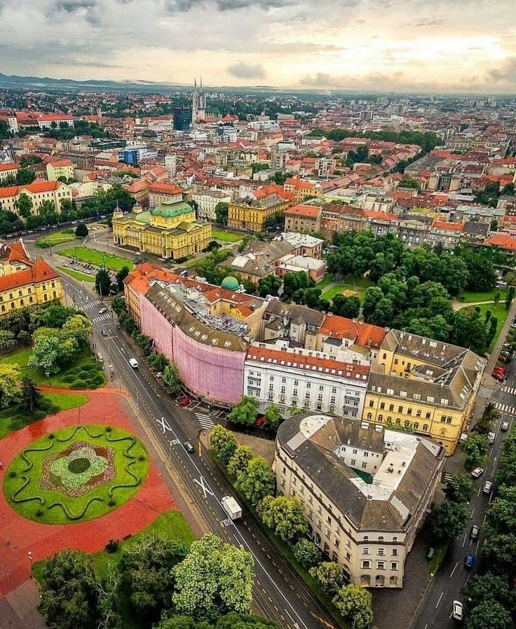 Panorama. Trg Republike
